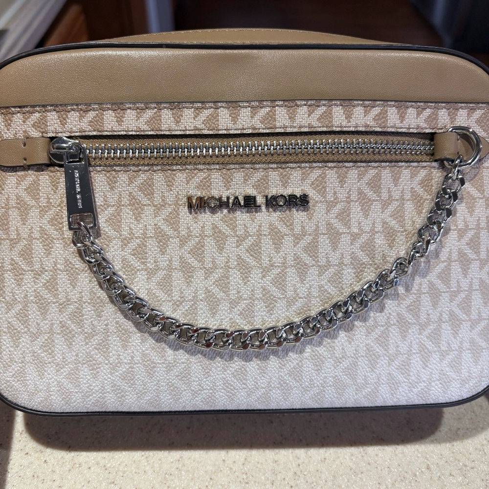 Jet Set Large Logo Crossbody Bag